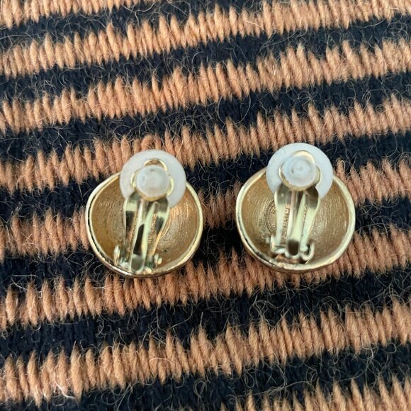 Vintage Givenchy Paris New York Gold Tone Swirl Pattern Clip On Earrings - Picture 8 of 9